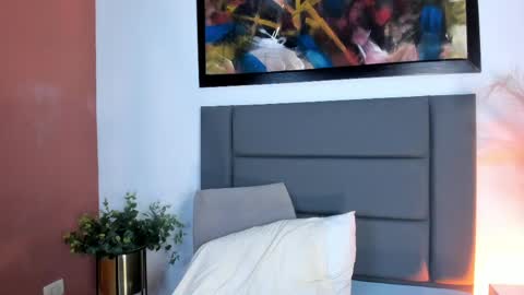 Alice Thompsom online show from April 2026 06:18:01 AM