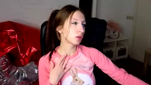 alicewallflower online show from February 2026 08:49:02 PM