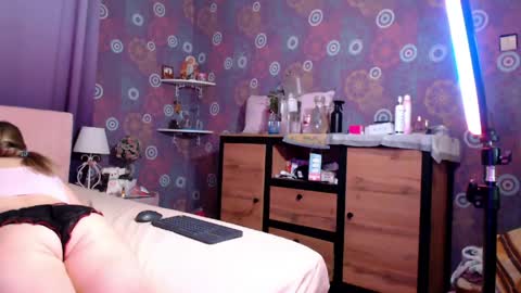 Snapshot of alicewetsquirt chatting on April 2026 06:10:01 PM alicewetsquirt online show from April 2026 06:10:01 PM