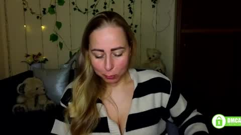 Snapshot of alicewonderkiss chatting on April 2026 11:22:02 AM Alice online show from April 2026 11:22:02 AM