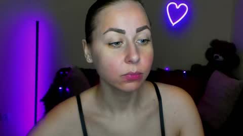 Snapshot of alicewonderkiss chatting on April 2026 11:21:02 AM Alice online show from April 2026 11:21:02 AM