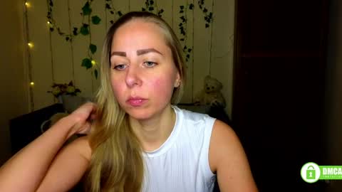 Snapshot of alicewonderkiss chatting on April 2026 11:05:01 AM Alice online show from April 2026 11:05:01 AM