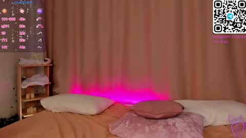 Mia online show from December 2025 02:42:01 AM