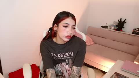 Snapshot of alicia_key_ chatting on April 2026 05:52:01 AM ALICIA online show from April 2026 05:52:01 AM