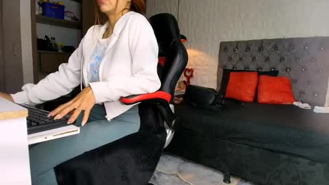 Snapshot of alicia_wonder_dl chatting on April 2026 12:09:02 PM Ali online show from April 2026 12:09:02 PM