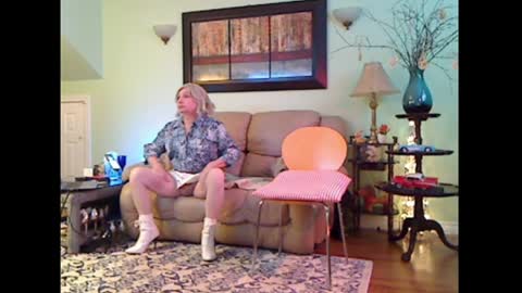 Snapshot of aliciadehart181 chatting on April 2026 08:50:01 PM Alicia deHart Help me reach 1000 Followers. Its FREE online show from April 2026 08:50:01 PM