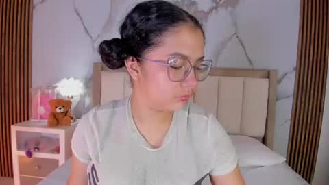 Snapshot of alicialevy chatting on June 2026 11:25:01 AM LUNA online show from June 2026 11:25:01 AM