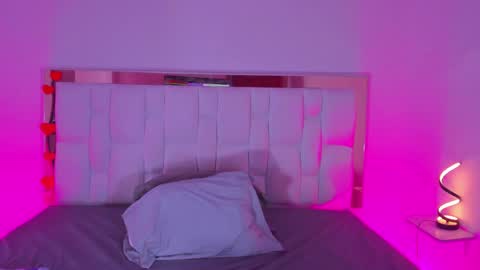 Alicia  online show from April 2026 01:33:01 AM