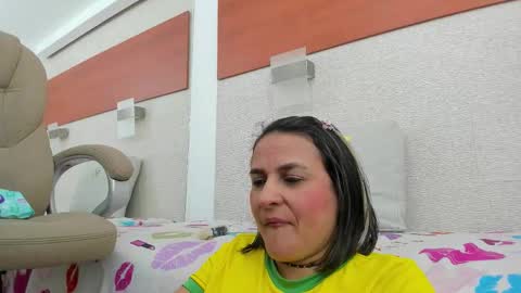 Snapshot of alicie_green chatting on December 2025 01:33:02 AM im tutti online show from December 2025 01:33:02 AM