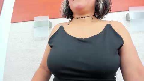 Snapshot of alicie_green chatting on December 2025 02:06:01 AM im tutti online show from December 2025 02:06:01 AM