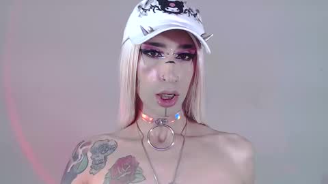 Snapshot of alienexxx chatting on March 2025 01:45:02 AM online show from March 2025 01:45:02 AM