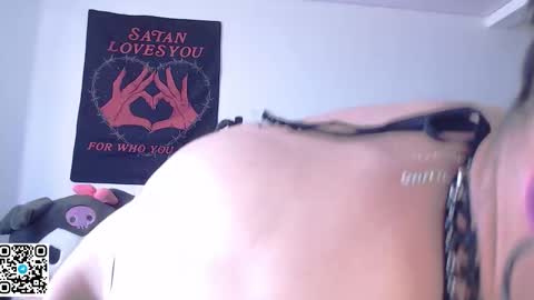 Snapshot of alienexxx chatting on September 2025 08:21:02 PM online show from September 2025 08:21:02 PM