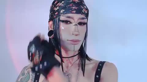 Snapshot of alienexxx chatting on May 2026 12:30:02 AM online show from May 2026 12:30:02 AM