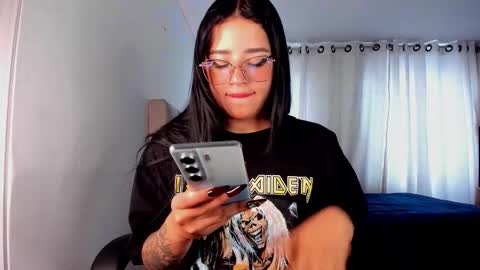 aliice_walker_ online show from October 2025 01:14:01 PM