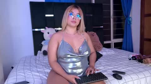 Snapshot of aliice_wonderland_ chatting on July 2026 04:52:01 AM Aliice Brown online show from July 2026 04:52:01 AM