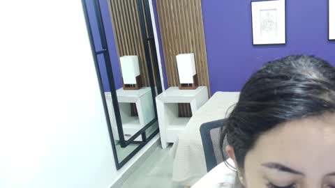 Snapshot of alina_martinelli chatting on February 2025 11:38:02 AM Alina online show from February 2025 11:38:02 AM