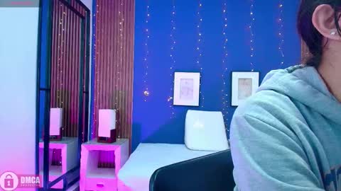 Snapshot of alina_martinelli chatting on September 2025 12:29:01 PM Alina online show from September 2025 12:29:01 PM