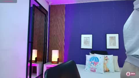 Snapshot of alina_martinelli chatting on October 2025 12:34:02 PM Alina online show from October 2025 12:34:02 PM