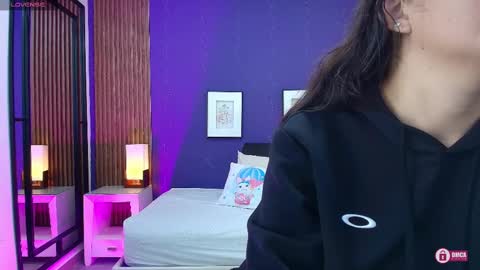 Snapshot of alina_martinelli chatting on October 2025 12:14:02 PM Alina online show from October 2025 12:14:02 PM