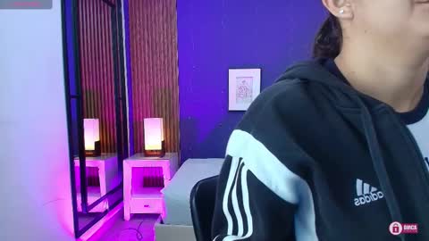 Snapshot of alina_martinelli chatting on October 2025 10:57:02 AM Alina online show from October 2025 10:57:02 AM