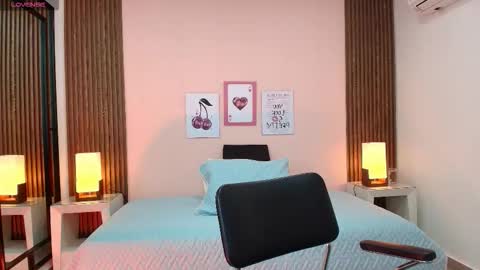 Snapshot of alina_martinelli chatting on December 2025 11:26:02 AM Alina online show from December 2025 11:26:02 AM