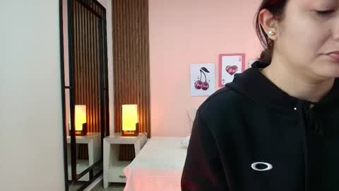 Snapshot of alina_martinelli chatting on January 2026 12:00:01 PM Alina online show from January 2026 12:00:01 PM