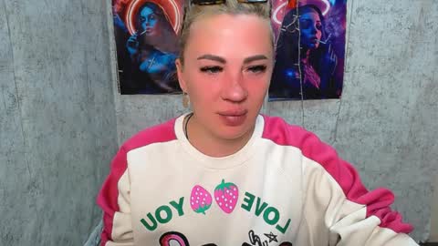 Snapshot of alinafrey_ chatting on April 2026 05:15:01 AM Alina online show from April 2026 05:15:01 AM