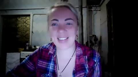 Snapshot of alinafrey_ chatting on April 2026 05:14:01 AM Alina online show from April 2026 05:14:01 AM