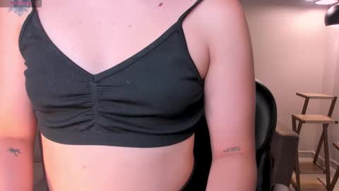 alinakravitz_ online show from October 2025 11:58:01 AM