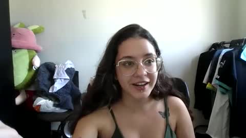 Snapshot of alinebani chatting on May 2026 01:40:01 PM Aline online show from May 2026 01:40:01 PM
