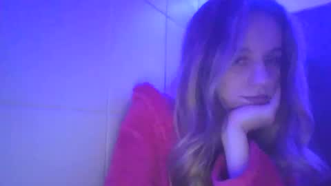 Snapshot of alis_bond chatting on December 2024 09:08:02 PM Alis Bond online show from December 2024 09:08:02 PM