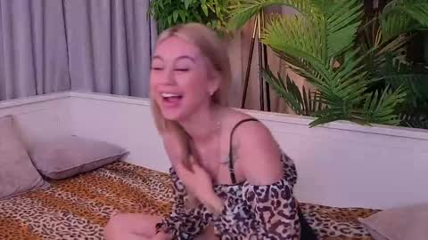 Snapshot of alisha_g chatting on May 2026 04:03:02 PM July online show from May 2026 04:03:02 PM