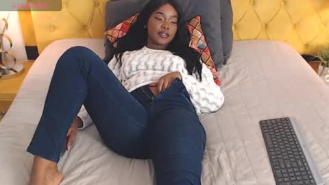 Luna online show from November 2025 09:13:01 PM