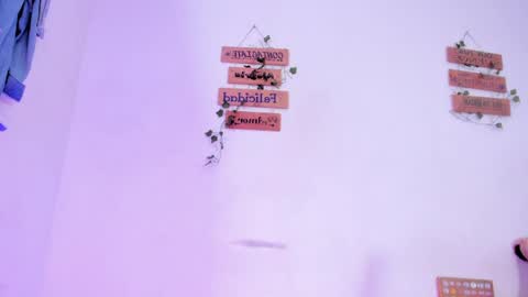 Alisia online show from April 2026 01:56:01 PM