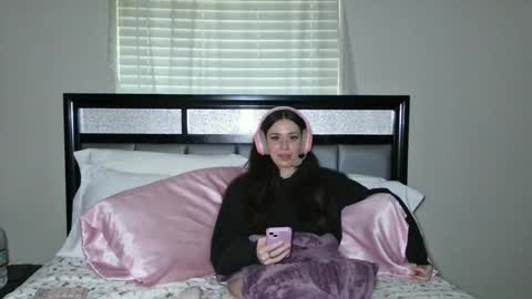Alison Fields online show from May 2026 11:23:01 PM