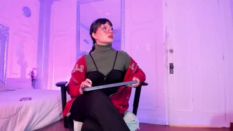 Alison Fishert online show from November 2025 12:38:01 PM