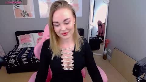 Snapshot of alisonwillow chatting on March 2026 01:13:02 PM Anna online show from March 2026 01:13:02 PM