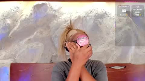 Alison Moon  online show from December 2025 10:04:02 PM