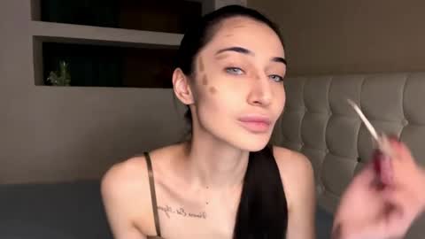 Alissa online show from March 2025 07:04:02 PM