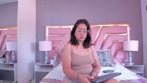Snapshot of alissbluumm chatting on June 2026 12:09:02 PM alissbluumm online show from June 2026 12:09:02 PM