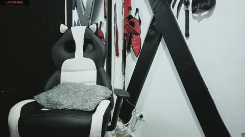 alisse_xx online show from April 2026 11:35:01 PM