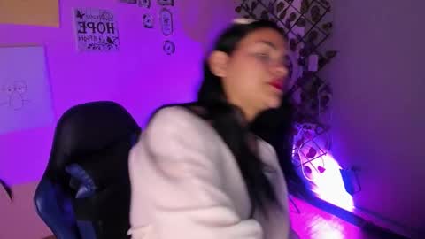 Snapshot of alisson_evans__ chatting on November 2025 11:32:02 AM alisson_evans__ online show from November 2025 11:32:02 AM