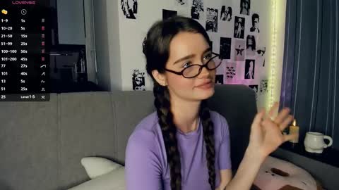 Alivia online show from November 2025 09:35:01 AM