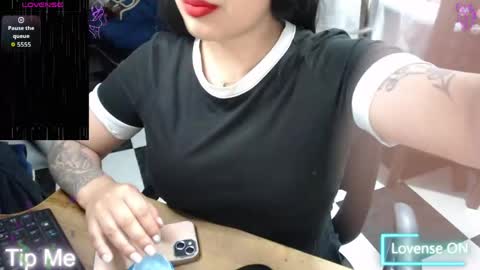 Snapshot of alix_beltran chatting on May 2026 12:49:01 AM Alix online show from May 2026 12:49:01 AM