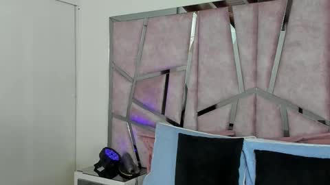 alix online show from October 2025 09:59:01 PM