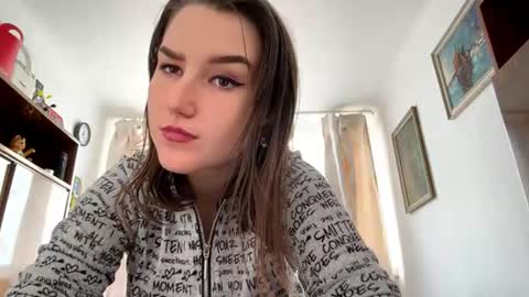 Snapshot of alizavigneau chatting on July 2026 10:21:02 AM Alice online show from July 2026 10:21:02 AM
