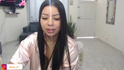 alizee_rae online show from November 2025 02:49:02 PM