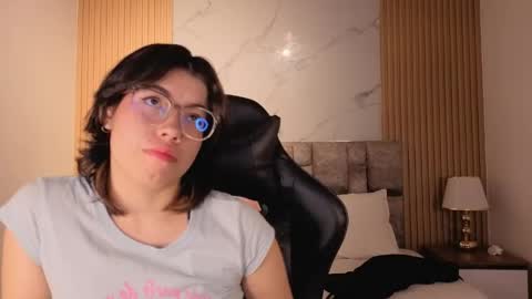 Snapshot of alkivamoon chatting on June 2026 06:55:02 PM alkivamoon online show from June 2026 06:55:02 PM