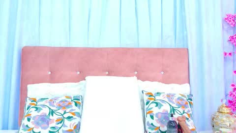 Allicia online show from November 2025 07:10:01 PM