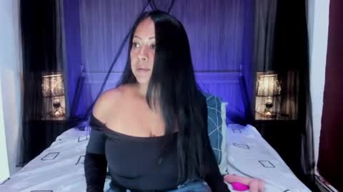 Snapshot of alliebennet chatting on May 2026 07:42:02 PM ALISON online show from May 2026 07:42:02 PM